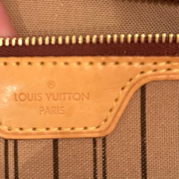 Louis Vuitton Neverfull MM - Picture 15 of 16